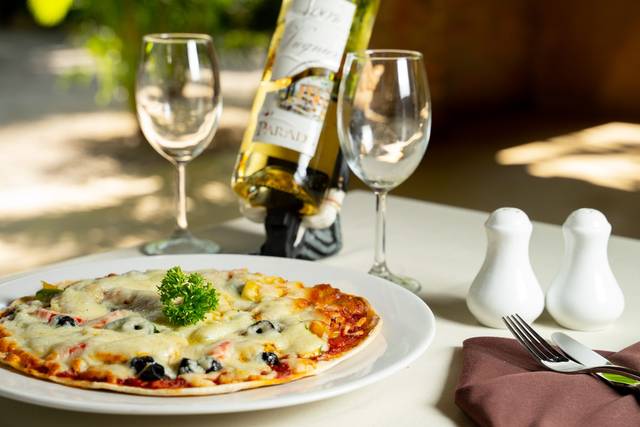 Pizza and white wine