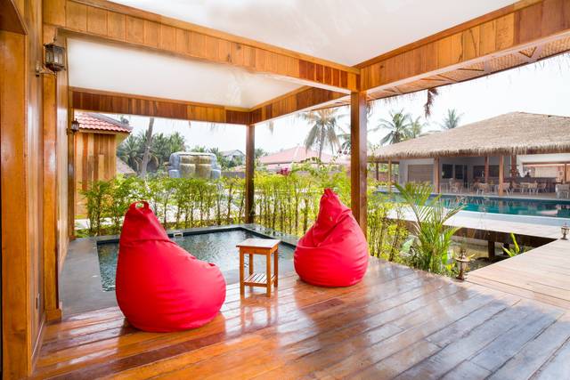 Jacuzzi bungalow at Vanna Lodge, photo 7 of 9