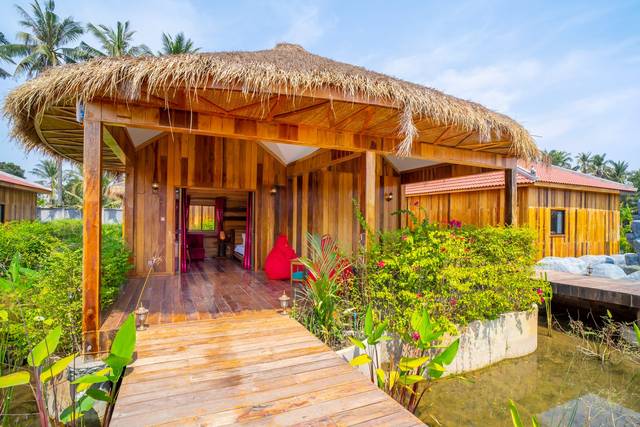 Jacuzzi bungalow at Vanna Lodge, photo 8 of 9