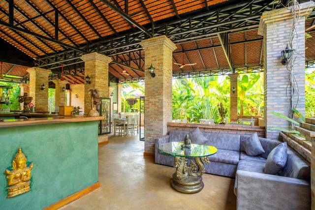 Open-air bar and lounge