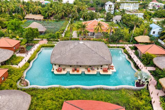 The lodge from above, the restaurant's thatched roof in the middle of the big pool