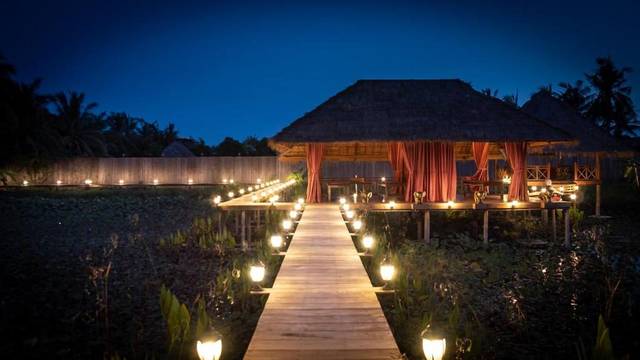 Spa and lake pavilion at Vanna Lodge, photo 8 of 14